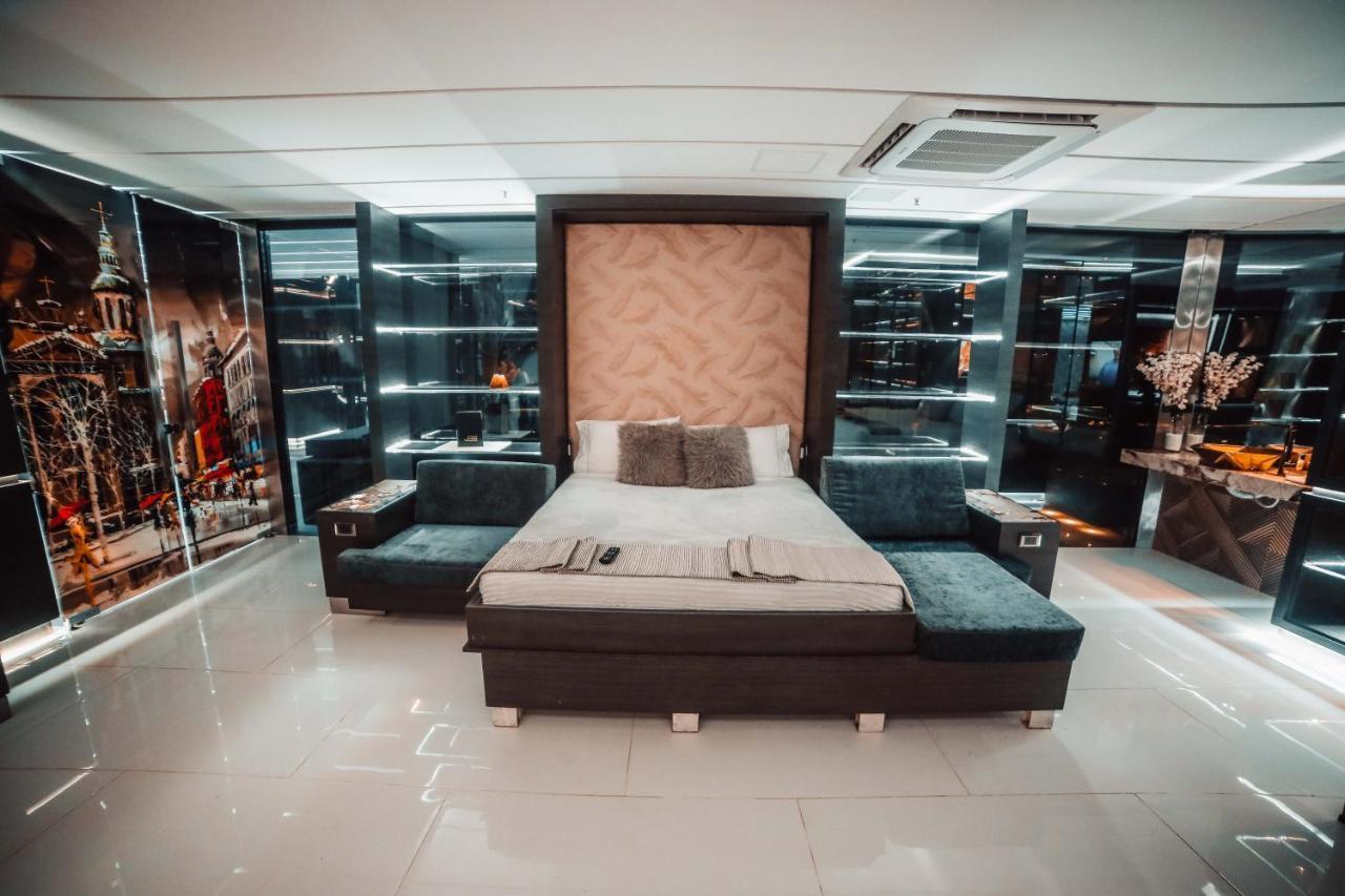 1Million Luxury Suites Medellin Exterior photo