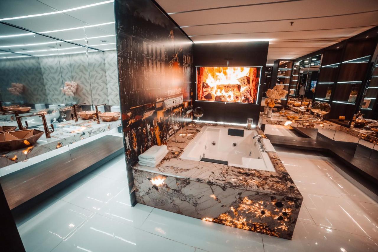 1Million Luxury Suites Medellin Exterior photo